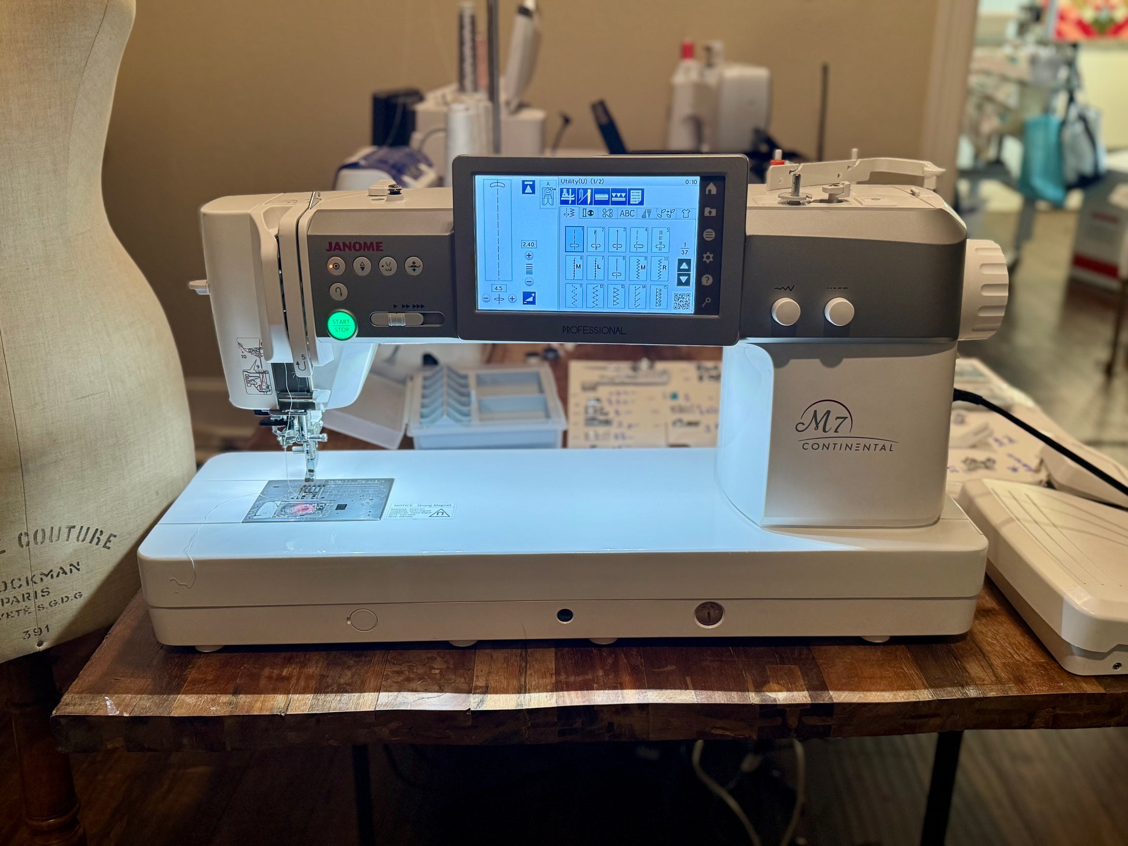 Janome Continental M7 Sewing Embroidery Machine Pre-owned Dallas, Texas