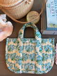 Load image into Gallery viewer, Self Finishing Custom Linen Martha's Vineyard Hydrangea Vinyl and Quilted Bag
