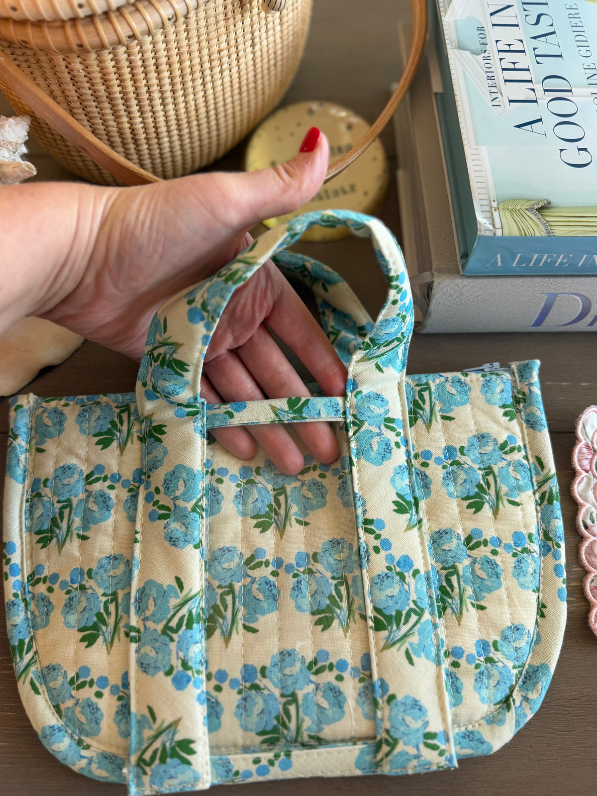 Self Finishing Custom Linen Martha's Vineyard Hydrangea Vinyl and Quilted Bag